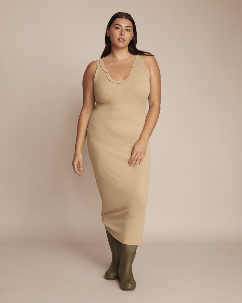 Front of a model wearing a size 2X Gaia Seamed Rib Dress in Khaki by LNA. | dia_product_style_image_id:230338